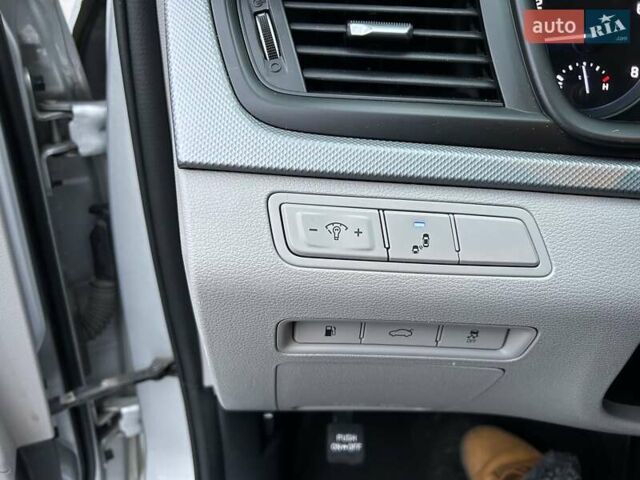 Сірий Хендай Соната, об'ємом двигуна 2.36 л та пробігом 83 тис. км за 10900 $, фото 20 на Automoto.ua