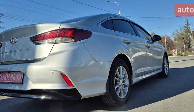 Серый Хендай Соната, объемом двигателя 2 л и пробегом 181 тыс. км за 14000 $, фото 4 на Automoto.ua