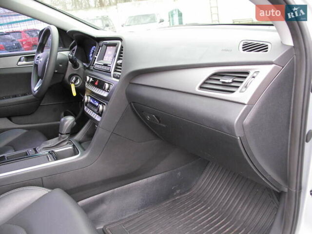 Сірий Хендай Соната, об'ємом двигуна 0 л та пробігом 256 тис. км за 13999 $, фото 40 на Automoto.ua