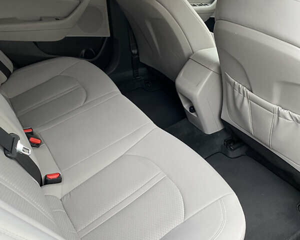 Серый Хендай Соната, объемом двигателя 2.4 л и пробегом 75 тыс. км за 13700 $, фото 24 на Automoto.ua