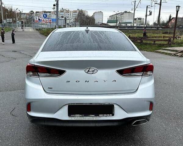 Сірий Хендай Соната, об'ємом двигуна 2.36 л та пробігом 83 тис. км за 10900 $, фото 5 на Automoto.ua