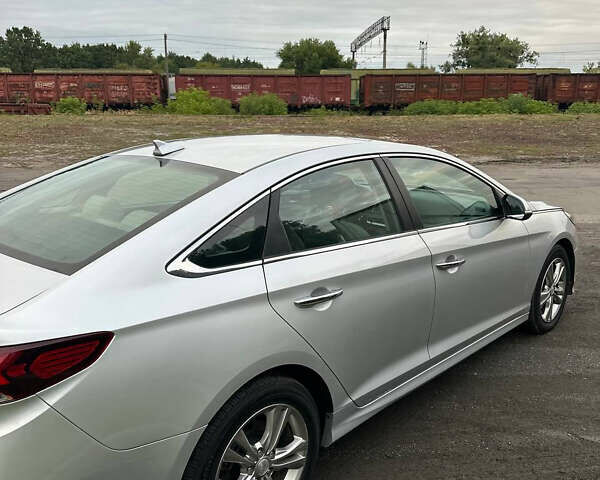 Сірий Хендай Соната, об'ємом двигуна 2.4 л та пробігом 115 тис. км за 12500 $, фото 4 на Automoto.ua