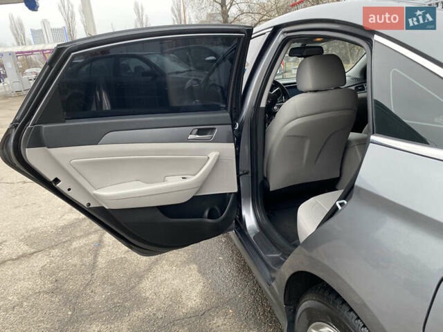 Серый Хендай Соната, объемом двигателя 2.4 л и пробегом 75 тыс. км за 13700 $, фото 10 на Automoto.ua