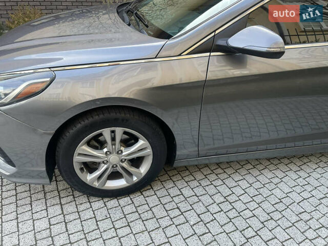 Серый Хендай Соната, объемом двигателя 2.4 л и пробегом 140 тыс. км за 13950 $, фото 13 на Automoto.ua
