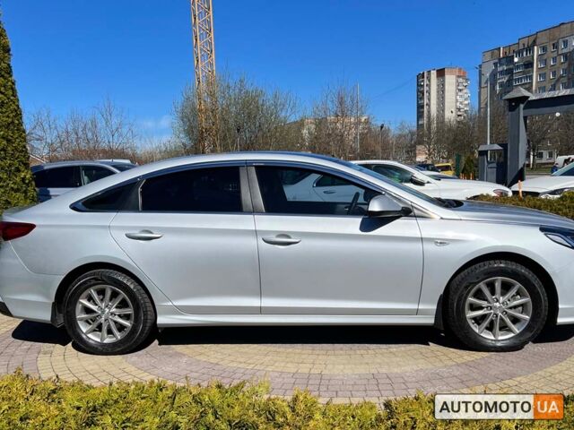 Серый Хендай Соната, объемом двигателя 2 л и пробегом 129 тыс. км за 16400 $, фото 7 на Automoto.ua