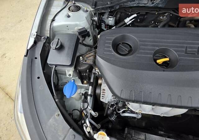 Серый Хендай Соната, объемом двигателя 2 л и пробегом 398 тыс. км за 11490 $, фото 12 на Automoto.ua