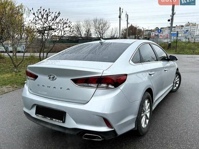 Сірий Хендай Соната, об'ємом двигуна 2.36 л та пробігом 83 тис. км за 10900 $, фото 3 на Automoto.ua