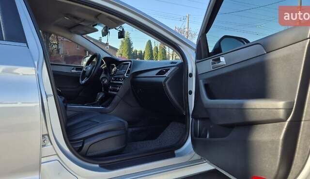 Серый Хендай Соната, объемом двигателя 2 л и пробегом 181 тыс. км за 14000 $, фото 15 на Automoto.ua