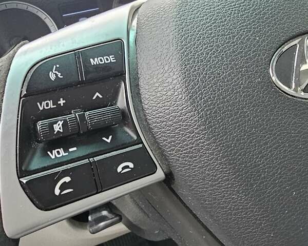 Сірий Хендай Соната, об'ємом двигуна 2.36 л та пробігом 130 тис. км за 9600 $, фото 26 на Automoto.ua