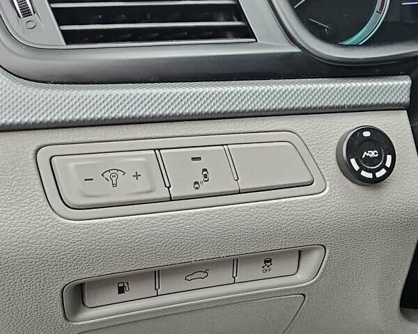 Серый Хендай Соната, объемом двигателя 2.36 л и пробегом 130 тыс. км за 9900 $, фото 13 на Automoto.ua