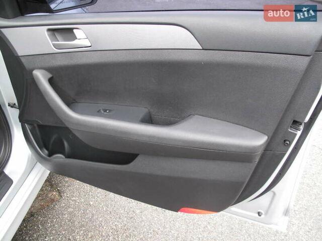 Сірий Хендай Соната, об'ємом двигуна 0 л та пробігом 256 тис. км за 13999 $, фото 36 на Automoto.ua