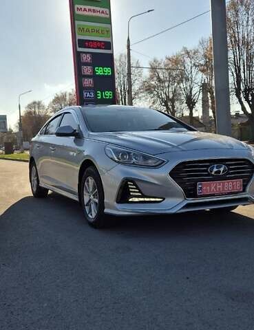 Серый Хендай Соната, объемом двигателя 2 л и пробегом 181 тыс. км за 14000 $, фото 9 на Automoto.ua