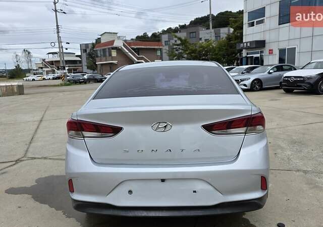 Серый Хендай Соната, объемом двигателя 2 л и пробегом 398 тыс. км за 11490 $, фото 4 на Automoto.ua