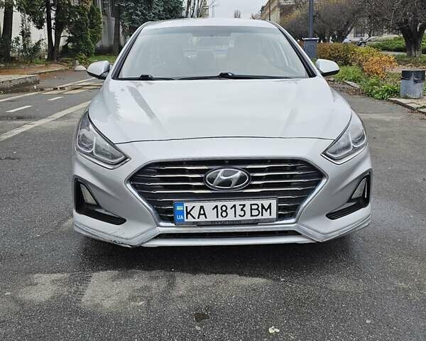 Серый Хендай Соната, объемом двигателя 2.36 л и пробегом 130 тыс. км за 9900 $, фото 6 на Automoto.ua