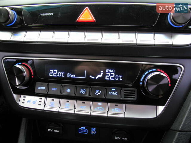 Сірий Хендай Соната, об'ємом двигуна 0 л та пробігом 256 тис. км за 13999 $, фото 71 на Automoto.ua