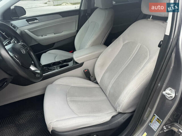 Серый Хендай Соната, объемом двигателя 2.4 л и пробегом 133 тыс. км за 13850 $, фото 19 на Automoto.ua