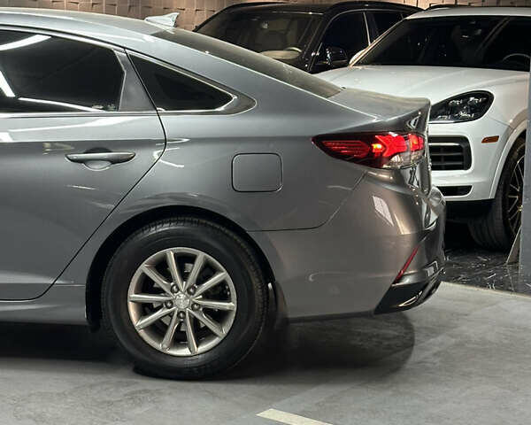 Сірий Хендай Соната, об'ємом двигуна 2.36 л та пробігом 109 тис. км за 12999 $, фото 9 на Automoto.ua