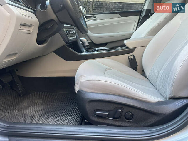 Серый Хендай Соната, объемом двигателя 2.4 л и пробегом 140 тыс. км за 13950 $, фото 15 на Automoto.ua