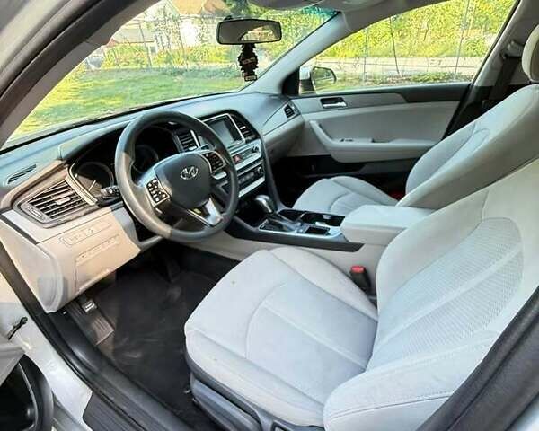 Сірий Хендай Соната, об'ємом двигуна 2.36 л та пробігом 87 тис. км за 9800 $, фото 7 на Automoto.ua