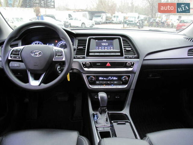 Сірий Хендай Соната, об'ємом двигуна 0 л та пробігом 256 тис. км за 13999 $, фото 25 на Automoto.ua