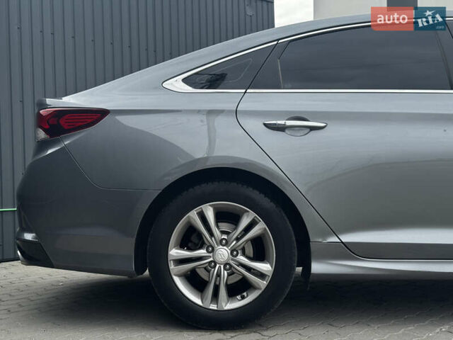 Серый Хендай Соната, объемом двигателя 2.4 л и пробегом 133 тыс. км за 13850 $, фото 11 на Automoto.ua