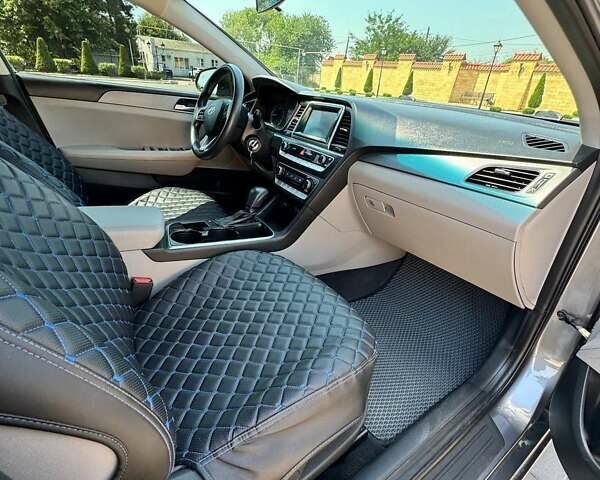 Серый Хендай Соната, объемом двигателя 2.36 л и пробегом 118 тыс. км за 11800 $, фото 6 на Automoto.ua