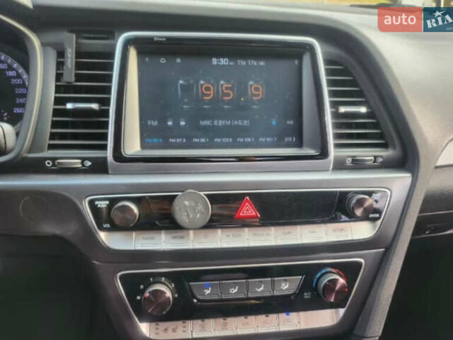 Сірий Хендай Соната, об'ємом двигуна 2 л та пробігом 280 тис. км за 8800 $, фото 10 на Automoto.ua