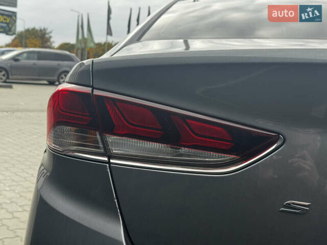 Серый Хендай Соната, объемом двигателя 2.4 л и пробегом 133 тыс. км за 13850 $, фото 7 на Automoto.ua