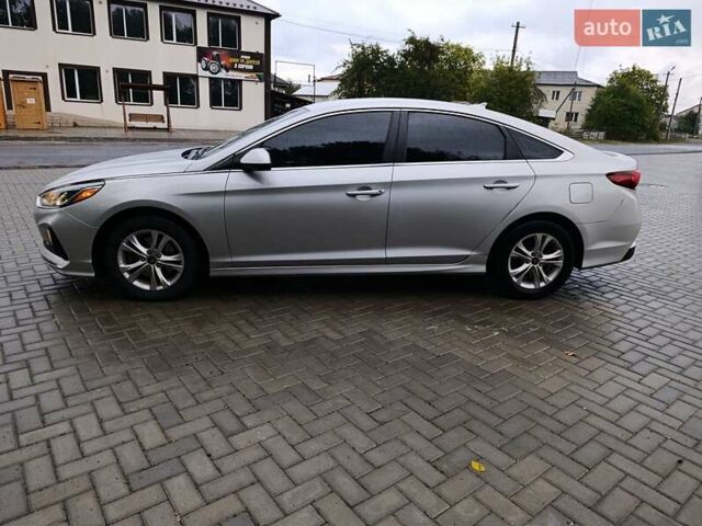 Серый Хендай Соната, объемом двигателя 2.36 л и пробегом 90 тыс. км за 12600 $, фото 5 на Automoto.ua