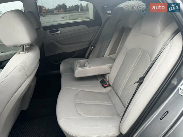 Серый Хендай Соната, объемом двигателя 2.4 л и пробегом 133 тыс. км за 13850 $, фото 30 на Automoto.ua