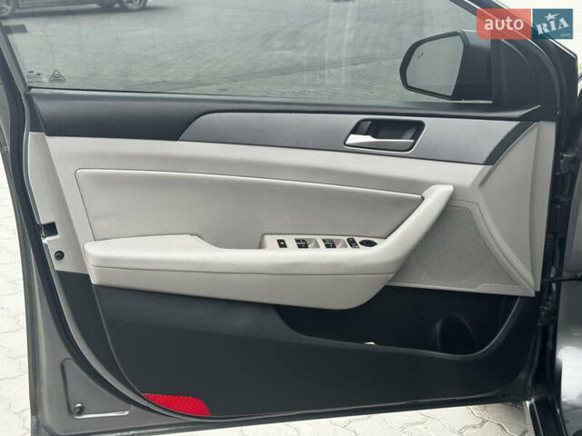 Серый Хендай Соната, объемом двигателя 2.4 л и пробегом 133 тыс. км за 13850 $, фото 17 на Automoto.ua
