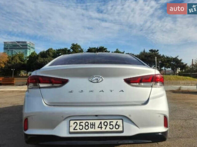 Сірий Хендай Соната, об'ємом двигуна 2 л та пробігом 280 тис. км за 8800 $, фото 5 на Automoto.ua