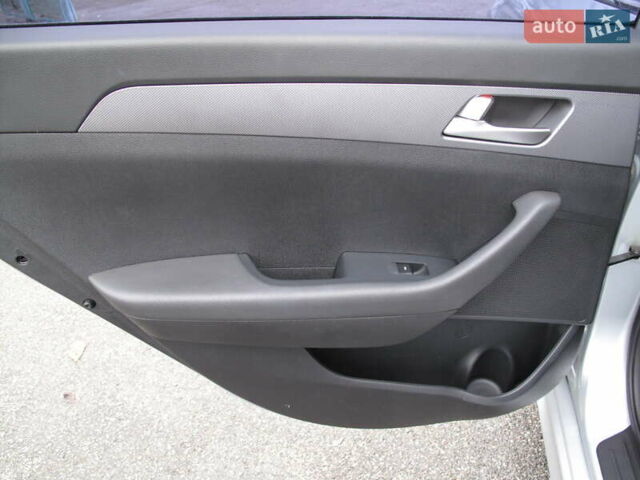 Сірий Хендай Соната, об'ємом двигуна 0 л та пробігом 256 тис. км за 13999 $, фото 23 на Automoto.ua