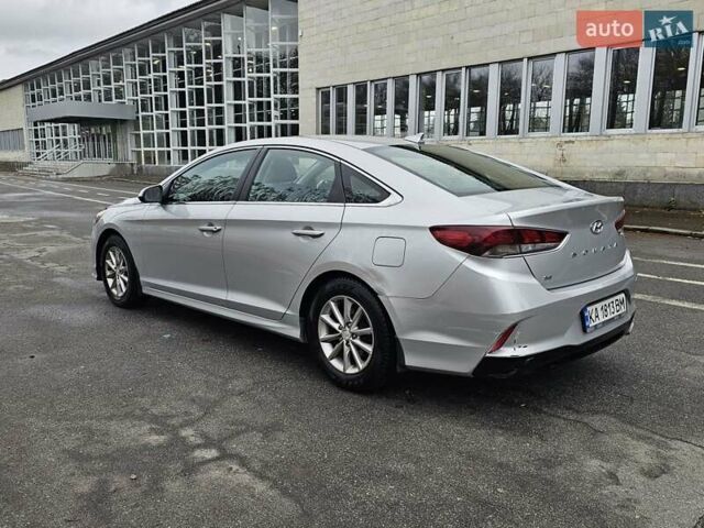 Серый Хендай Соната, объемом двигателя 2.36 л и пробегом 130 тыс. км за 9900 $, фото 9 на Automoto.ua