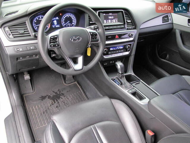 Сірий Хендай Соната, об'ємом двигуна 0 л та пробігом 256 тис. км за 13999 $, фото 21 на Automoto.ua