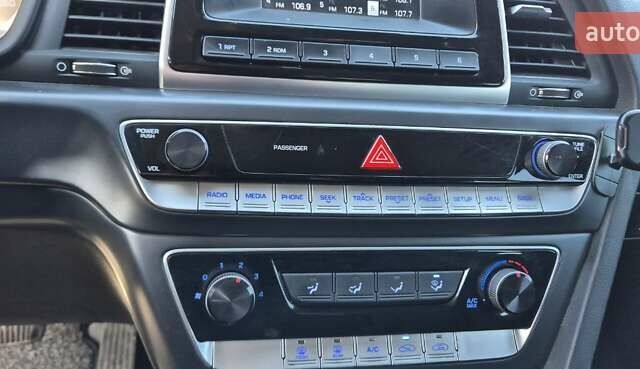 Серый Хендай Соната, объемом двигателя 2 л и пробегом 181 тыс. км за 14000 $, фото 22 на Automoto.ua