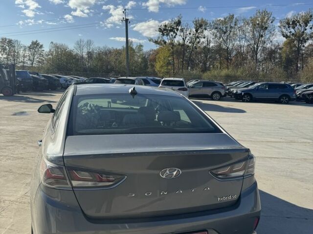 Серый Хендай Соната, объемом двигателя 2 л и пробегом 140 тыс. км за 342 $, фото 1 на Automoto.ua