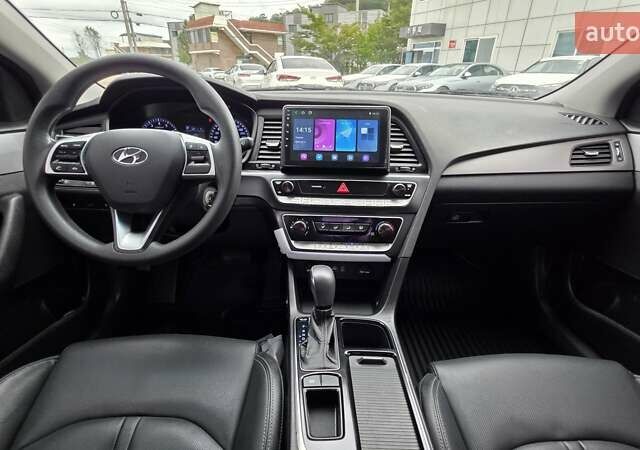 Серый Хендай Соната, объемом двигателя 2 л и пробегом 398 тыс. км за 11490 $, фото 8 на Automoto.ua