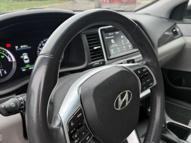 Серый Хендай Соната, объемом двигателя 2 л и пробегом 71 тыс. км за 20000 $, фото 2 на Automoto.ua