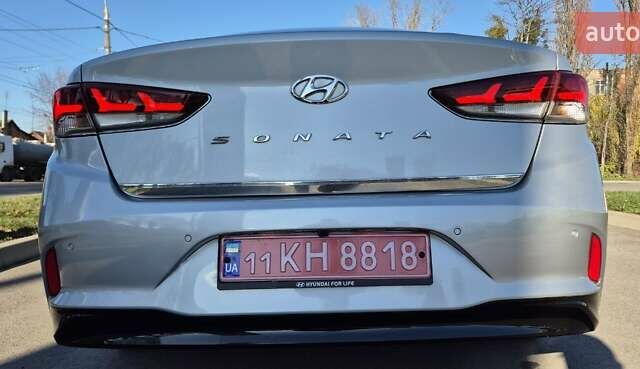 Серый Хендай Соната, объемом двигателя 2 л и пробегом 181 тыс. км за 14000 $, фото 3 на Automoto.ua