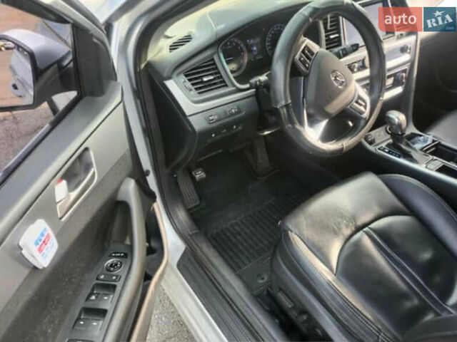 Сірий Хендай Соната, об'ємом двигуна 2 л та пробігом 280 тис. км за 8800 $, фото 17 на Automoto.ua