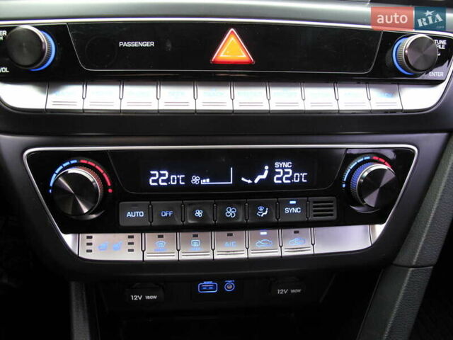 Сірий Хендай Соната, об'ємом двигуна 0 л та пробігом 256 тис. км за 13999 $, фото 70 на Automoto.ua