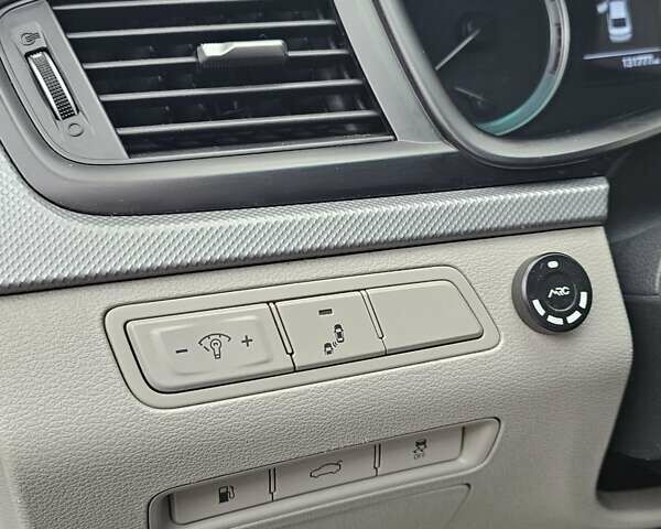 Серый Хендай Соната, объемом двигателя 2.36 л и пробегом 130 тыс. км за 9900 $, фото 18 на Automoto.ua