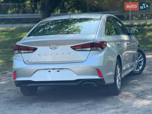 Сірий Хендай Соната, об'ємом двигуна 2.36 л та пробігом 87 тис. км за 9800 $, фото 4 на Automoto.ua