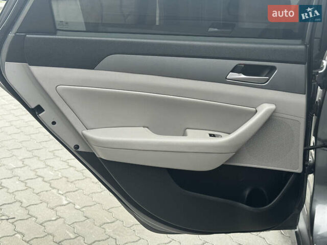 Серый Хендай Соната, объемом двигателя 2.4 л и пробегом 133 тыс. км за 13850 $, фото 29 на Automoto.ua