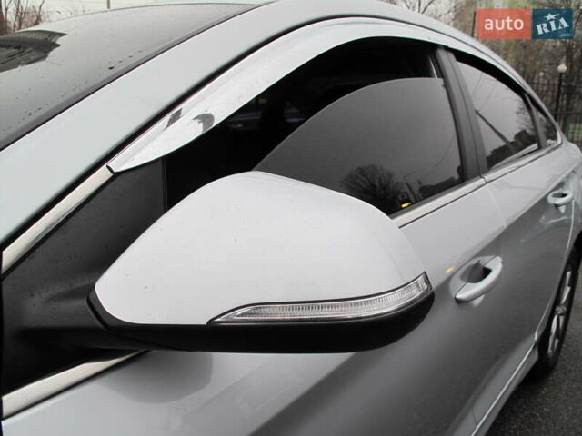 Сірий Хендай Соната, об'ємом двигуна 0 л та пробігом 256 тис. км за 13999 $, фото 11 на Automoto.ua