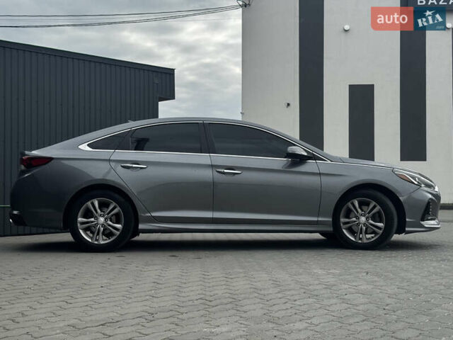Серый Хендай Соната, объемом двигателя 2.4 л и пробегом 133 тыс. км за 13850 $, фото 12 на Automoto.ua