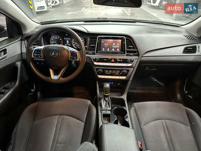 Сірий Хендай Соната, об'ємом двигуна 2.36 л та пробігом 109 тис. км за 12999 $, фото 13 на Automoto.ua