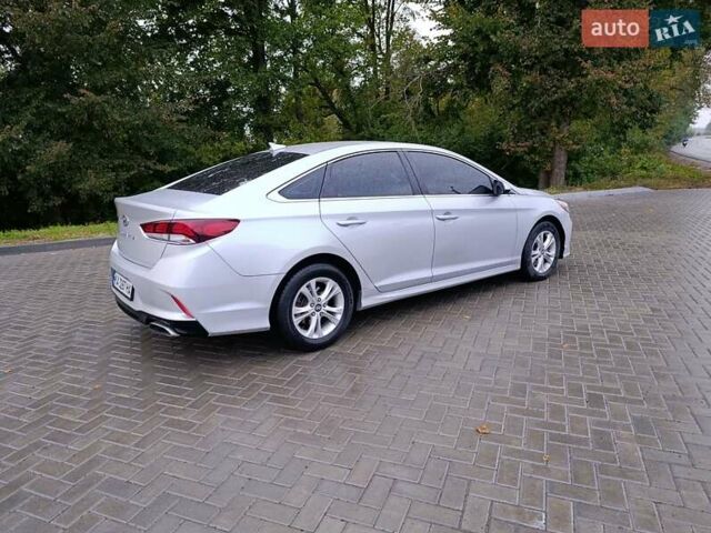 Серый Хендай Соната, объемом двигателя 2.36 л и пробегом 90 тыс. км за 12600 $, фото 8 на Automoto.ua