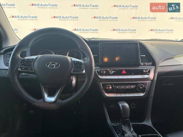 Сірий Хендай Соната, об'ємом двигуна 2 л та пробігом 390 тис. км за 11490 $, фото 8 на Automoto.ua
